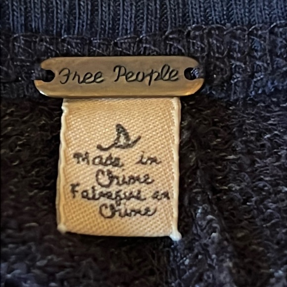 Free people with Shoulder Sequins Long Sleeve Sweater Size Small - Picture 5 of 6